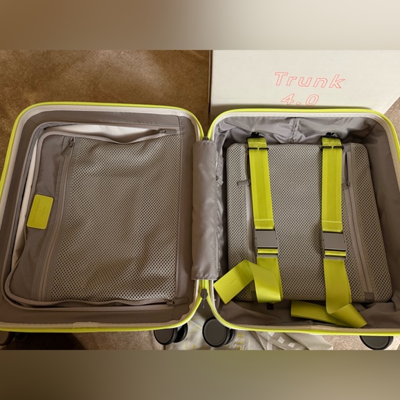 Monos x Drunk Elephant Suitcase with Wheels New - Picture 7 of 9